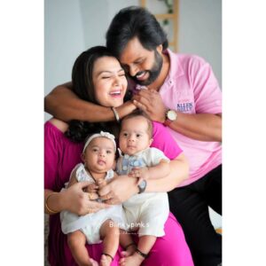 Shwetha Bandekar Instagram - Happy New Year to all my insta family 💖💖💖 

Muah @profile_makeover
Hair @mani_stylist_
Location @artista_propshop 
Click @blinkypinksbydharshu 

#shwethabandekar #sb #instagood #happymoments #newmom #newyear #happynewyear2024 #twinbaby #twinmom #doublehappiness #love #happyfamily #malmaruga #malandswapna #instalove #kstwins #family #happyus