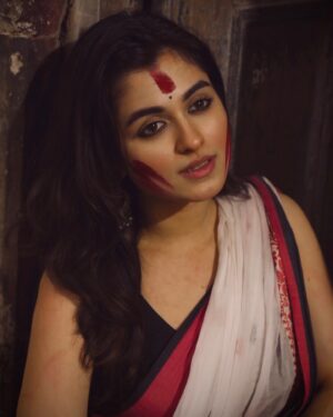 Shyamoupti Mudly Instagram - Subho bijaya🙏🏻♥️🖤

Captured by one & only @writroy da🥰

#shyamoupti#life#love#puja#positive#mode#happy#stayhappy#time#space#staystrong#stayhealthy