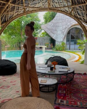 Silvia Marty Instagram - Uluwatu & friends 🌴🥥☀️