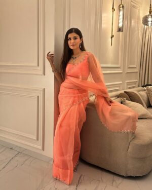 Simran Kaur Hundal Instagram - 🌷🌷🌷
.
.
.
.
.
.
.
.
.
.
.
.
.
.
#simranhundal #simrankaurhundal #simrankaur #saree #sareelove #anamika #diamonds #diamondjewelry
