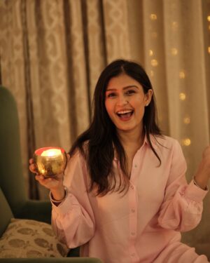 Simran Kaur Hundal Instagram - Yes I have plenty random pics ☺️ and I’m in the mood to share which is rare wah wah ok 🤭.
.
.
.
.
.
.
.
.
.
#simranhundal #simrankaur #simrankaurhundal #diwali24 #diwali
