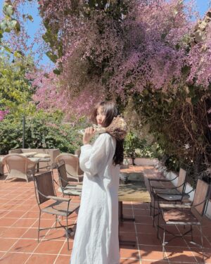 Sirin Preedeeyanon Instagram - ”ดอกไม้ก็สวย แต่เบบี๋สวยกว่า“😳💖🌸💐