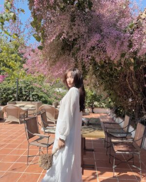 Sirin Preedeeyanon Instagram - ”ดอกไม้ก็สวย แต่เบบี๋สวยกว่า“😳💖🌸💐