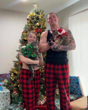 Skye Dolecki Instagram - Merry Christmas from my family to yours ❤️💚
@kylefletcherpro