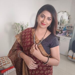 Smita Shewale Instagram - Every saree tells a story.. can you read mine?
 #sareedraping #sareelover #gratitudeattitude #happiness #trending #smitashewale #marathimovie #marathimotivational #maharashrian #marathiindustry #marathimulagi💕_🙏_🔥_🚩🙌✌️💪💯