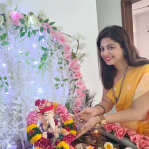 Smita Shewale Instagram - आमच्या घरचा बाप्पा 🙏🙏🙏
#गाणं #ganpatifestival #graceful #gratitudeattitude #motivation #happiness