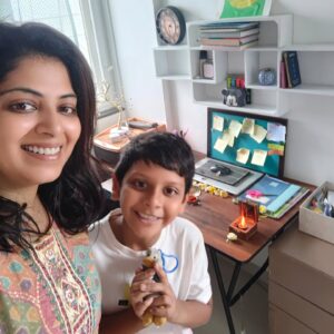 Smita Shewale Instagram - सगळ्यांना माझ्याकडून आणि कबीर कडून दसऱ्याच्या खूप खूप शुभेच्छा.....
#दसरा #reelitfeelit #Happy #gratitudeattitude #happiness