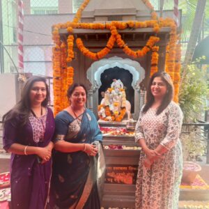 Smita Shewale Instagram - तुम्ही स्वतःसाठी नक्की जगा, मोठे व्हा, पण दुसऱ्यांच्या जखमेवर फुंकर घालायला शिका. त्याशिवाय सुख नाही. 
 -पद्मश्री डॉक्टर सिंधुताई सपकाळ 

  आज सन्मती बाल निकेतन मांजरी येथे खास ममता ताईला भेटायला गेले. नेहमीसारखंच इतकं कौतुकाने आणि प्रेमाने स्वागत केल. मला आता ते दुसरं घर वाटू लागलं आहे. माईंनी समाजासाठी जे काही केलंय त्याचा वारसा पुढे घेऊन जाण ही आपली जबाबदारी आहे. माईंचा आज जन्म दिन.. माई तुम्ही दिलेली शिकवण कायम स्मरणात राहील.