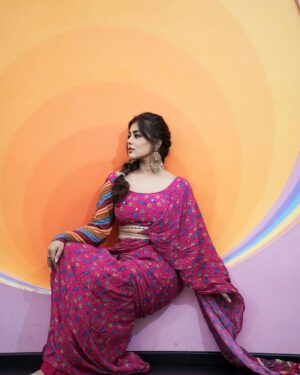 Sneha Gupta Instagram - Styledby- @stylebyriyajain
Outfit : @shopaffroz
Outfit Pr : @braanding_b
Jewellery- @pastel_pearls_jewellery
📸- @siiiiidddddphotography @swathirao_photography
Represented by- @silverbell.networks