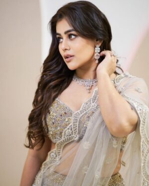 Sneha Gupta Instagram - Styledby- @stylebyriyajain
Outfit : @aashnidesignco @shrangar_delhi
Outfit Pr : @wedding_trip_
Jewellery- @rubans.in @oakpinionpr
Represented by- @silverbell.networks
PC …. @swathirao_photography @siiiiidddddphotography
Hair&makup … @ashiya_hairstyles