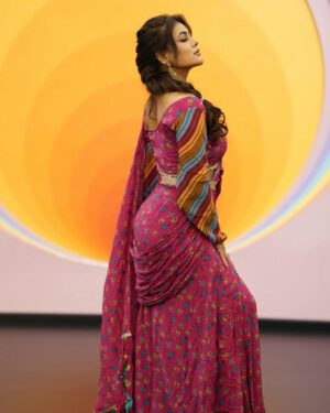 Sneha Gupta Instagram - Styledby- @stylebyriyajain
Outfit : @shopaffroz
Outfit Pr : @braanding_b
Jewellery- @pastel_pearls_jewellery
📸- @siiiiidddddphotography @swathirao_photography
Represented by- @silverbell.networks