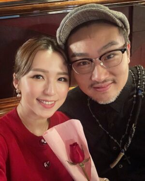 Snow Suen Instagram - 嘩！我有三個情人💝
我老公話中女唔放吓閃，
遲啲無得放！
咁就放下啦🤣