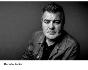Sofia Escobar Instagram - Meu querido @oficialrenatojunior como é possível isto.. Estou em choque e envolta numa tristeza tão grande e tão profunda. E ao mesmo tempo uma gratidão maior que o mundo por ter tido o imenso privilégio de ser tua amiga, de cantar as tuas músicas, e por todos os momentos lindos que vivemos nos palcos e fora deles.  A vida é para ser vivida hoje, aqui, agora. Falei contigo ontem, como é possível que hoje já não o possa fazer… Tenho o coração partido. Obrigada meu querido Renato, que descanses em paz.