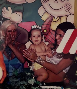 Solange Gomes Instagram - Ah… esse dia 7 de fevereiro…Inesquecível na minha vida. Foi nele que a @stephaniegomees chegou! Me lembro de tudo como se fosse hoje. 
Você é e sempre será o meu grande amor. Sou realizada por ser sua mãe e viver juntinha com você desde o dia 7 de fevereiro do ano 2000. 

E lá se vão 25 anos de muito companheirismo, amor e cumplicidade. 

Aqui, compartilho alguns momentos da vida da minha Teff. 

Pensando bem… tenho tanto amor pra te oferecer e hoje cheguei a conclusão que pude ter você só pra mim. Deus é incrível, ele sabe de todas as coisas. 

FELIZ ANIVERSÁRIO, MEU AMOR! 😍