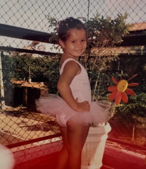 Solange Gomes Instagram - Ah… esse dia 7 de fevereiro…Inesquecível na minha vida. Foi nele que a @stephaniegomees chegou! Me lembro de tudo como se fosse hoje. 
Você é e sempre será o meu grande amor. Sou realizada por ser sua mãe e viver juntinha com você desde o dia 7 de fevereiro do ano 2000. 

E lá se vão 25 anos de muito companheirismo, amor e cumplicidade. 

Aqui, compartilho alguns momentos da vida da minha Teff. 

Pensando bem… tenho tanto amor pra te oferecer e hoje cheguei a conclusão que pude ter você só pra mim. Deus é incrível, ele sabe de todas as coisas. 

FELIZ ANIVERSÁRIO, MEU AMOR! 😍