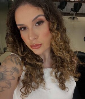 Solange Gomes Instagram - Ah… esse dia 7 de fevereiro…Inesquecível na minha vida. Foi nele que a @stephaniegomees chegou! Me lembro de tudo como se fosse hoje. 
Você é e sempre será o meu grande amor. Sou realizada por ser sua mãe e viver juntinha com você desde o dia 7 de fevereiro do ano 2000. 

E lá se vão 25 anos de muito companheirismo, amor e cumplicidade. 

Aqui, compartilho alguns momentos da vida da minha Teff. 

Pensando bem… tenho tanto amor pra te oferecer e hoje cheguei a conclusão que pude ter você só pra mim. Deus é incrível, ele sabe de todas as coisas. 

FELIZ ANIVERSÁRIO, MEU AMOR! 😍