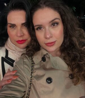 Solange Gomes Instagram - Ah… esse dia 7 de fevereiro…Inesquecível na minha vida. Foi nele que a @stephaniegomees chegou! Me lembro de tudo como se fosse hoje. 
Você é e sempre será o meu grande amor. Sou realizada por ser sua mãe e viver juntinha com você desde o dia 7 de fevereiro do ano 2000. 

E lá se vão 25 anos de muito companheirismo, amor e cumplicidade. 

Aqui, compartilho alguns momentos da vida da minha Teff. 

Pensando bem… tenho tanto amor pra te oferecer e hoje cheguei a conclusão que pude ter você só pra mim. Deus é incrível, ele sabe de todas as coisas. 

FELIZ ANIVERSÁRIO, MEU AMOR! 😍