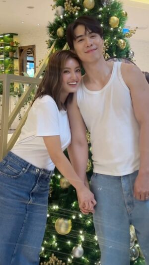 Somaline Ang Instagram - T-shirt and Tank Top kind of Christmas 🎄🌟❤️
May your Christmas sparkle with moments of laughter, love and goodwill. Here’s to a wonderful holiday season and a Happy New Year ❤️🎉
Makeup @shaunleelee