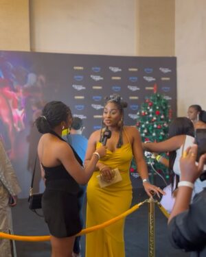 Somkele Iyamah Idhalama Instagram - Made it just in time for #ChristmasInLagos literally. Always forever proud of my #Nollywood family. Congratulations to @jadeosiberu and the entire cast and crew. This movie is a rom-com for the holidays that everyone can enjoy in the convenience of their home on @amazonprime. Lots of cultural nuances you can only get from those who know #DettyDecember 😉