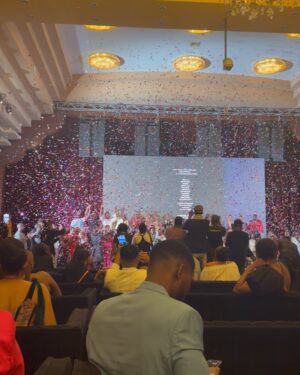 Somkele Iyamah Idhalama Instagram - Made it just in time for #ChristmasInLagos literally. Always forever proud of my #Nollywood family. Congratulations to @jadeosiberu and the entire cast and crew. This movie is a rom-com for the holidays that everyone can enjoy in the convenience of their home on @amazonprime. Lots of cultural nuances you can only get from those who know #DettyDecember 😉