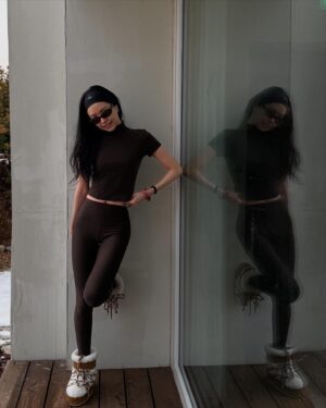 Son Na-eun Instagram - 🤎❄️