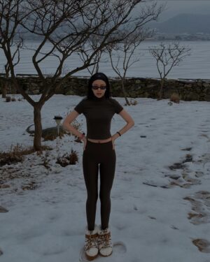 Son Na-eun Instagram - 🤎❄️