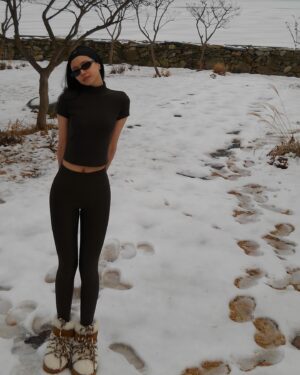 Son Na-eun Instagram - 🤎❄️