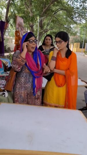 Sonali Pandit Naik Instagram - Some BTS were pending. I think I am missing #maddamsir a lot. Me and Santu jodi always rocked.
