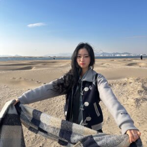 Song Chae-yoon Instagram - 다대포 일몰은...😌👍🏻 

그리고 칭구와 우정 스냅까지 완벽했던✨

#부산 #다대포 #스냅
