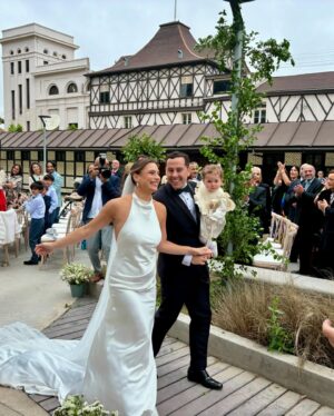 Sonia Fried Instagram - Felicidades Yuri y Cata por su lindo matrimonio. Les deseo lo mejor junto a la hermosa Helena y que sigan siendo muy felices. #mazeltov ✡️💍