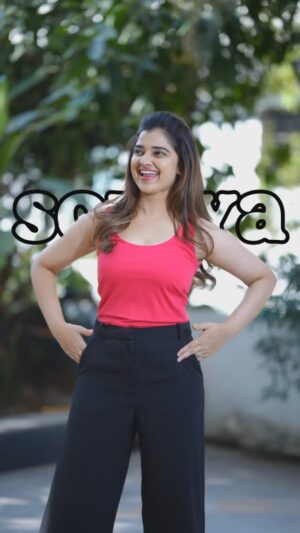 Soniya Suresh Instagram - As always late to the trend but this time have come out after the trend is gone 🤭🤭
.
.
.
#trending #reelsinta#reelitfeelit#sawadeekaa#AK