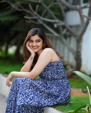 Soniya Suresh Instagram - Feeling pretty in : @tsboutique625 outfit 
Beautifully captured by : @kp_fotofactory