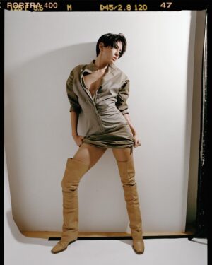 Sonoya Mizuno Instagram - Metal @metal_magazine 🐈‍⬛
Interview @phemdem
Photos @nickthompsonstudio 
Styling @monicazaframata 
Hair @danielmartin81 
Makeup @joeyjoeychoy