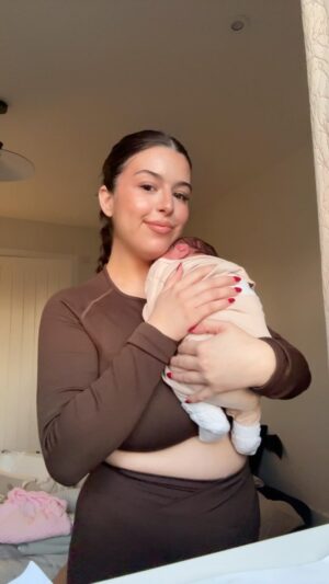 Sophia Grace Brownlee Instagram - my perfect girl I am so blessed 🩷🌹

_

_

_

_

_

_

_

#reels#trending#baby#babygirl#girlmom#newborn#newborns#babies#babiesofinstagram