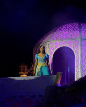 Soraia Tavares Instagram - A pensar que comecei este processo a dizer que não queria ser princesa e agora, não quero ser outra coisa. 

Fechámos as portas de Agrabah, demos uma pausa na patinagem, mas esta Jasmine patinadora terá sempre um lugar especial no meu percurso. É bom quando um projecto nos surpreende pela positiva. 

Obrigada a todos os meus colegas (actores, patinadores, equipa técnica, frentes de sala, produtores….) vocês foram sem dúvida a minha parte favorita ❤️

#aladinonogelo #jasmine #alegroalfragide #iamlivexperience #carrelosquad #sonsemtransito

@imrafarua @tcola_o @kikorgmonteiro @mimicat_music @silviaxmoura @romanamussagy (nao consegui identificar toda a gente, mas vocês sãos os meus preferidos 🤣)