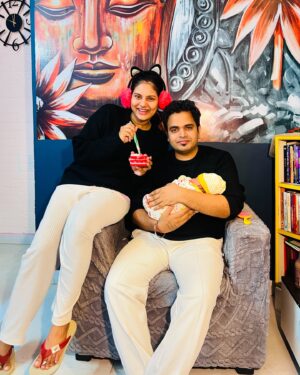 Sradha Panigrahi Instagram - 1 month of baby step towards parenthood ❤️
Mama papa loves you koKo 😘