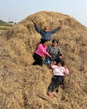 Sravana Bhargavi Instagram - This was a No network vacation . And we had all the fun we could.
This was a different kind of vacation than what my parents were typically used to.
Its pretty evident in these pictures and videos that my parents had a lot of fun in this trip.
Although there was no sighting of the big cat, these 3 days were no less remarkable.
Trip , accommodation, commute was curated by @pariksheetd  @thesafaribuff .
Thankyou for gracefully handling our last minute travel challenges as well ❤️❤️