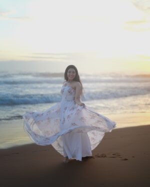 Sree Nithi Instagram - Let nothing dim the light
...that shines from within🤍

Mua : @varshas__makeover__ 
Hair & Edit : @gokul__jayan__ 
Camera : @_optimistic_hope_ 
Costume : @razznitza