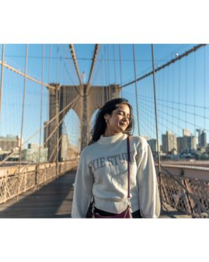Sri Gouri Priya Instagram - Happy New Year, everyone!!!🤗❤️
Wishing you all lots n lots of love, light, peace and happiness! 

PS - This is a small happy dump from my recent trip to New York! Felt chala cute!🥰☺️