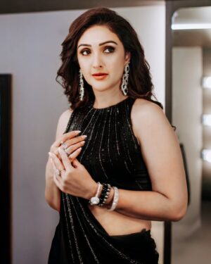 Sridevi Vijaykumar Instagram - 🖤🖤🖤🖤🖤

Outfit :@prashantikumarlabel

Jewelry: @the_jewel_gallery

Makeup :@kalaiartistry 

Hair : @ganesh_hair_architect 

Photography : @apache_karthik6

#Black #Blackmagic #blacklove
#magic #danceshow #jodiareyouready #sparkle #glitter #ownit #instafeed