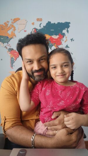 Sriranjani Sundaram Instagram - First time after long Veda and I sang a Hindi song. This is one of her all time favourites sung by Mukesh and Lata Mangeshkar called Saawan Ka Mahina from the movie Milan

Which language do you want to hear next?