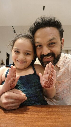 Sriranjani Sundaram Instagram - My very talented baby, Veda and I sang this song for you🤗🤗