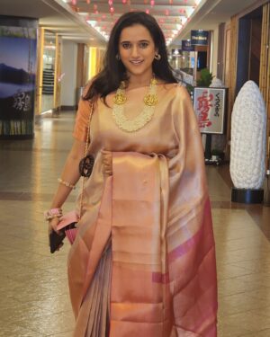 Sriranjani Sundaram Instagram - A wonderful start to the New Year :) 
At Penang with @realamitbhargav for #GOTO 11th Edition 
Proud of you for the passion you showed towards the ponniyinselvan audio book!!! 

Special thanks to @mayils_shopping for this spectacular saree 
And @valayalagam for the matching bangles!!!
