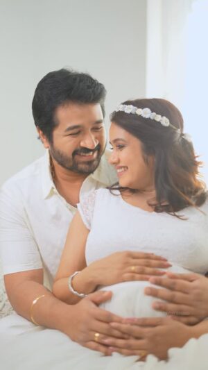 Srithika Instagram - With great power comes great responsibility! Our journey continues with tremendous love and support from our families and friends so we now step into the most awaited part of our lives as becoming parents. With great happiness we announce to the world that we are pregnant with all the blessings from the almighty! Stay tuned for more posts and updates and don’t forget to follow us cos we are expecting unconditional love and support from our social media family and that’s none other than you! 

Cover Vocals : @ssr_aaryann | @srithika_saneesh 
Cover Video : @greenfhy_studio 
Costumes and location @artista_propshop 
Makeup @honeylang_makeup_artist 
Hairdo @farhanas_beauty_bliss 
Jewels @kabijewellery 
Recorded & Mixed @dynamixthestudio 

Original Song : Minnale (Amaran)
Original Singers : Haricharan | Shweta Mohan
Original Composer : GV Prakash

🌹❤️🧿🧿🧿❤️🌹