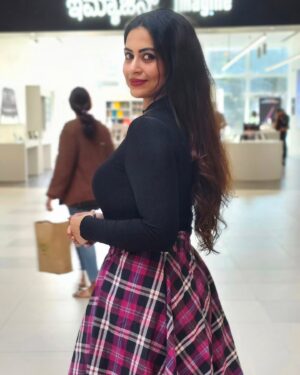 Sruthi Lakshmi Instagram - 💜💜💜🖤🖤🖤💗💗💗💗💗

@avin_anto