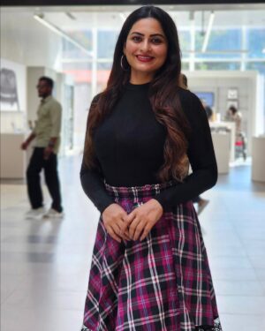 Sruthi Lakshmi Instagram - 💜💜💜🖤🖤🖤💗💗💗💗💗

@avin_anto