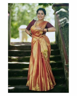 Sruthy Suresh Instagram - Dance, devotion, and divinity. Wishing you all a blessed Vijayadashami ✨

Outfit : @sahasra.in