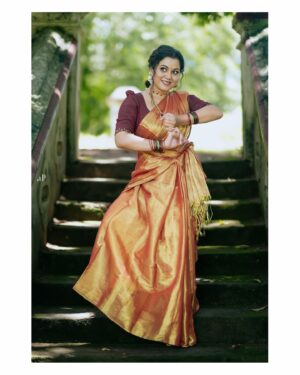 Sruthy Suresh Instagram - Dance, devotion, and divinity. Wishing you all a blessed Vijayadashami ✨

Outfit : @sahasra.in