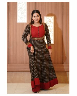 Sruthy Suresh Instagram - Can’t get over this pretty outfit! Red and black Ajrakh Anarkali gown outfit is a true favorite ♥️

Outfit : @eera_design_couture ✨
📸 : @arjun_purushothaman_ 

#AjrakhObsession #AnarkaliGown #redandblack