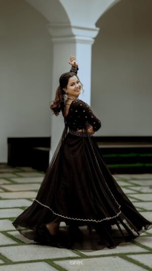 Sruthy Suresh Instagram - 🖤✨

Outfit Designed by @kukunthadesignerboutique 
MUA : @makeover_by_daniya_ 
📸: @srkfotoz 
Accessories : @kiora_bridal_jewellery
